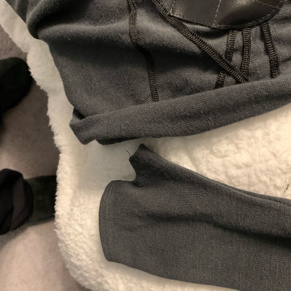 Heavy Red Black Women's Heart Hoodie - Picture 6 of 6